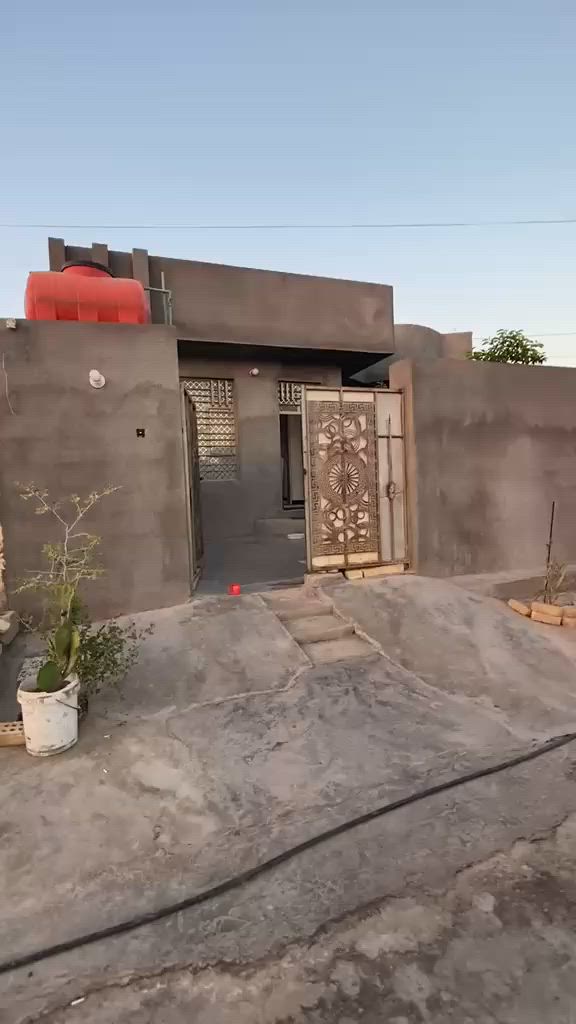 🏡 للبيع بيت بغداد جسر ديالى منطقة الوردية 
📍 الموقع: شارع ماهر /قرب ماركت الربيعي 
📐 المساحة: 200 متر
📄 عقد 117
🏠 الواجهة: 10 متر
📏 النزال: 20 متر
✅ فول خدمات
بناء بلوك گلب ..يتكون البيت من حديقه وكراج واستقبال وهول وغرفتين نوم وصاله ومطبخ وصحيات خارجيه وداخليه...الارضيه بورسلين 
السعر 75وبي مجال للشراي
للاستفسار والتواصل:
📞 ‏‪***********‬‏
