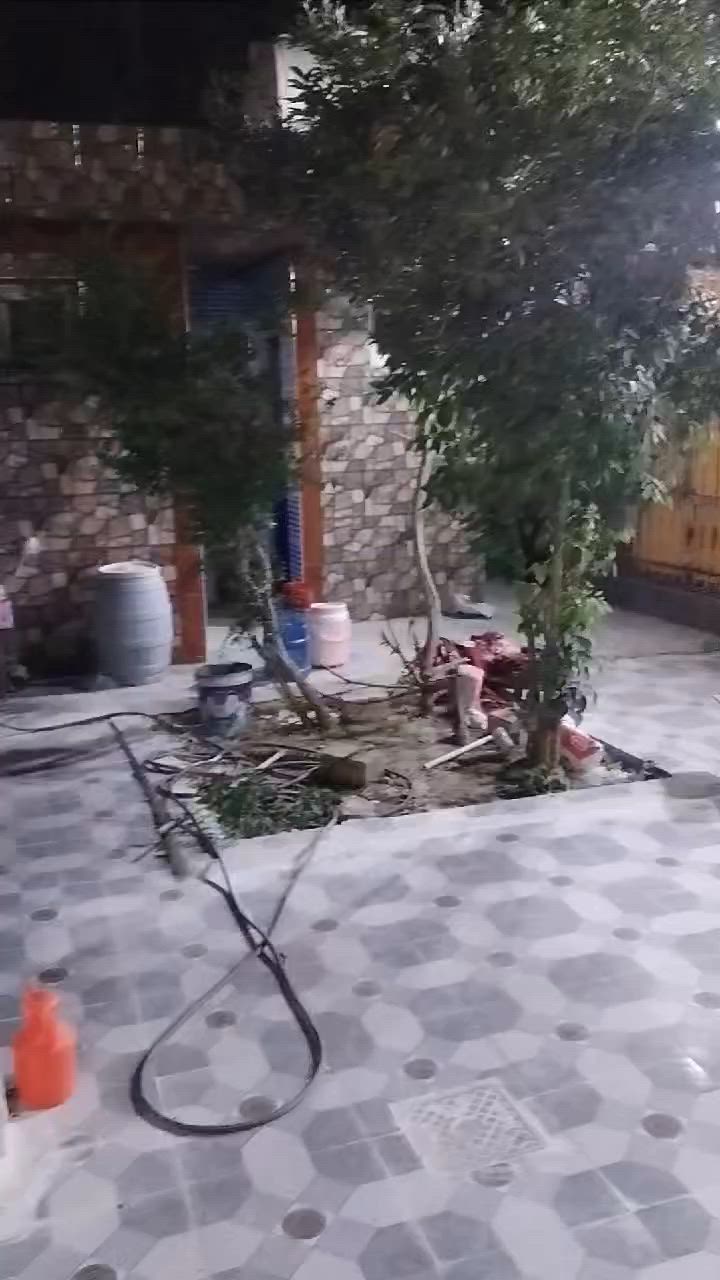سلام عليكم بيت طابو صرف لبيع مساحته 200 بيت نضيف كلش وفارغ حالين بي غرفتين ومطبخ وصاله وستقبال وصحيات خارجيه ممر داير مداير البيت
المكان باشيه قرب ساحة شيخ حسنين سعر 80 وبي مجال بسيط
***********
