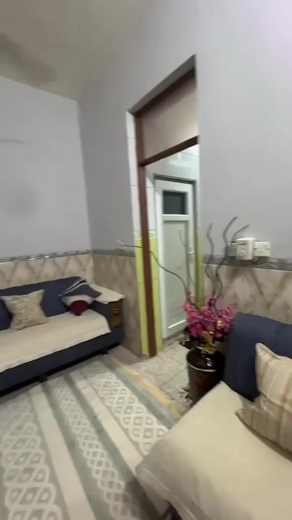 بيت مساحه ٤٠ متر سند 25 طابو زراعي بناء حديث سيراميك خريطة كلش حلوة مستغلين المساحة بشكل ممتاز يتكون من 
 🚨الأرضي هول +حولي صغير كان مطبخ سابقاً تحت الدرج +صحيات +غرفة نوم،، 
🚨الطابق الثاني غرفتين وحدة منهم مسويها مطبخ ومقابلها بالكون + صحيات حمام غربي ، 
🚨الطابق الثالث  غرفة نوم + بيتونة 
سند 25 
الموقع الشعب شارع الصحة 
السعر 80 مليون 
للتواصل فقط واتساب 
***********
