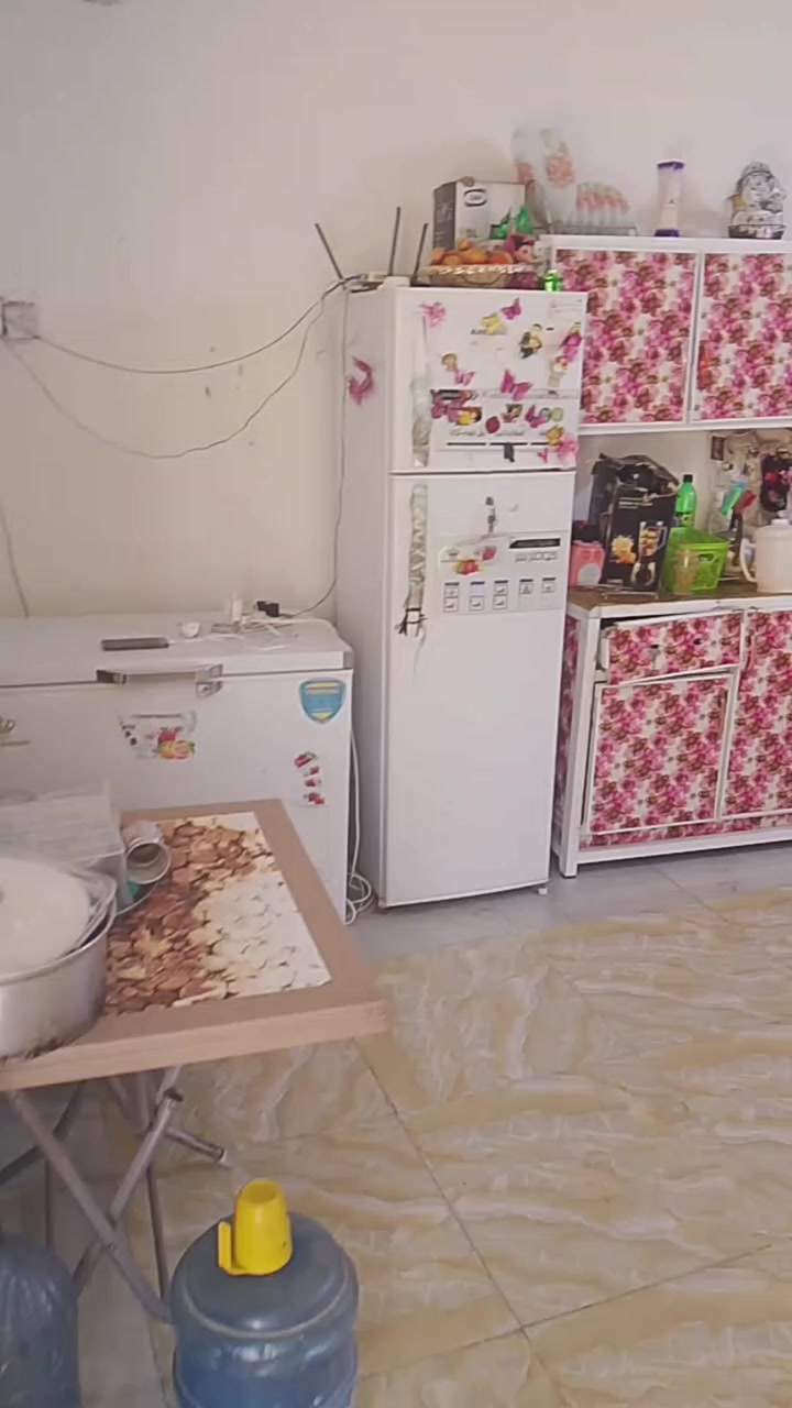 سلام عليكم بيت تجاوز للبيع مساحه ميتين متر كامل مي كهرباء قريب عشارع بضهره قطعه هم من ضمن البيت مكانه بغداد حي تراث مال بياع ‏‪***********‬‏
