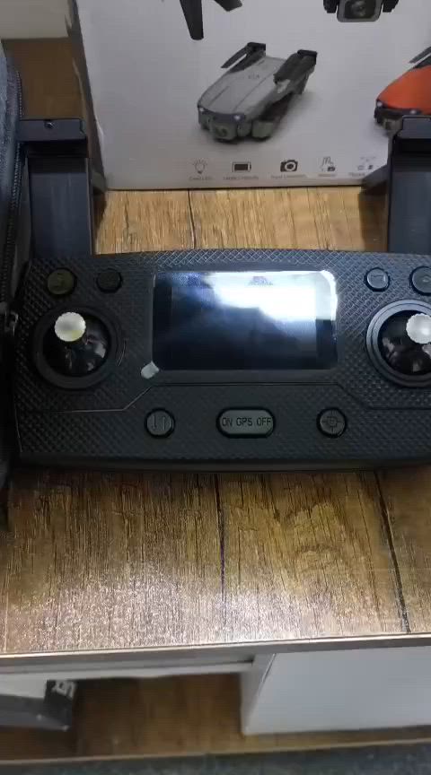 توفر درون sg709  كامرة كمبل محور ثلاثي. 4k انسه شي اسمه تقطيع. يزود برام.  ب165الف. *********** اي استفسار.  خاص
