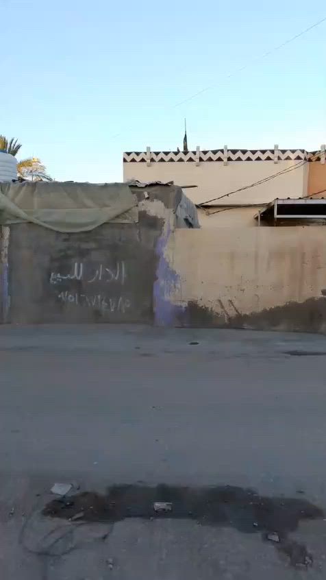 سلام عليكم بيت بحي كريم قرب اسواق الزهراء قرب الشيخ عدنان فيحان مساحة ٢٥٠ م طابقين تبليط للباب مجاري مي كهرباء كلشي متوفر بي بيت خير من الله زراعي مرواس او بيع  مشتملات او بيت طابقين *********** ***********
ب ٧٨ وبي مجال
