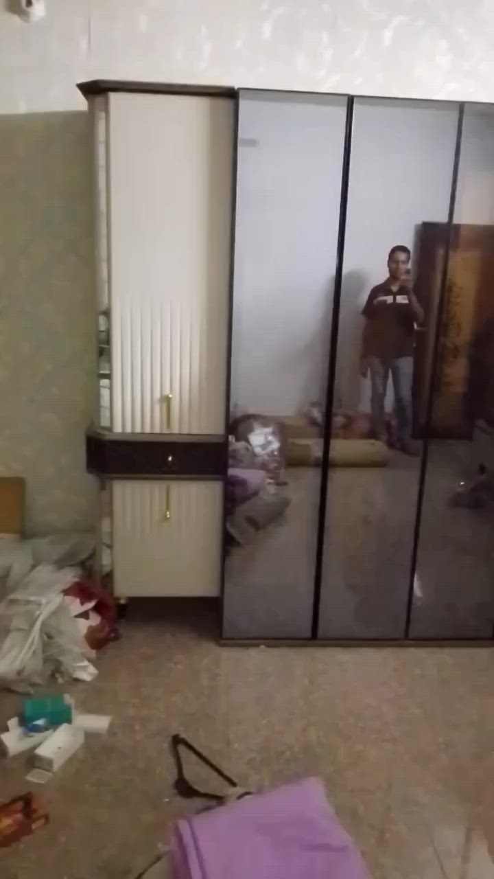 سلام عليكم اثاث بيت مستعمل نضيف للبيع 
المجمده ارجلك سعرهه 95 الف
تخم صاله ذهبي سعره 400 ألف
غرفه نوم تركي نضيفه كلش وكامله سعرهه مليون و600 ألف
كنتور صغير تركي 150الف 
جزامه ابيض ب45الف 
 مستعجل عل بيع مكاني بغداد الغزاليه 
للاستفسار *********** موجود واتساب
