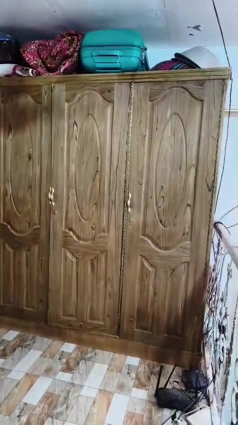 سلام عليكم  كنتور بو 4 بيبان نضيف 
السعر 200الف وبيه مجال قليل التواصل على الواتساب ***********
