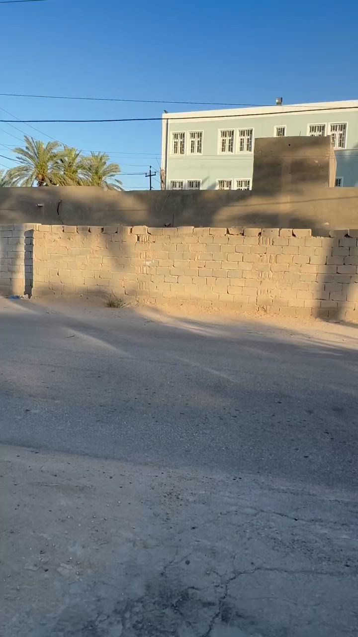 السلام عليكم
دار 🏠 في منطقة البوعلوان قرب المدارس والمركز الصحي للبيع
المساحة الكليه 500 م تقريباً 
يحتوي على ثلاث غرف نوم قياس 
5*4 وصاله وستقبال ومطبخ باقي التفاصيل في الفيديو للاستفسار 
الأتصال على الرقم 
او زيارة المكتب 
مكتب امير العلواني للعقار 
الموقع حصن جعفر خلف البستان
***********
