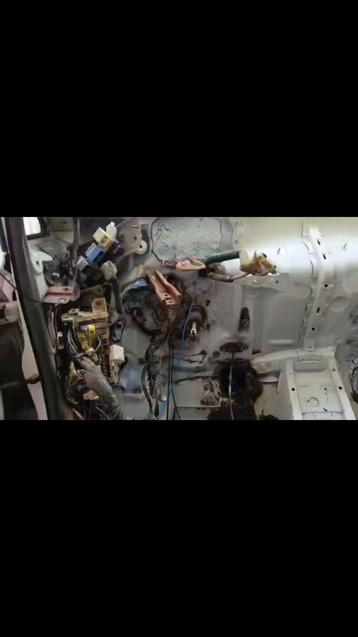 يالله السلام عليكم ورحمة الله
وقل اعملو فسيرى الله عملكم ورسوله والمؤمنين جانب من  عمل
اليوم . 
فتح دشبول سياره نوع ابصم  واعادة تحويرها بلكامل. مع غلق الفتحات الي موجوده.خلف الدشبول   وتنضيف البدن الداخلي. من الاتربه 
وتغليفها ب العازل المضغوط لمنع الحراره وصوت المكينه 
مع ضبط الفابريتا ب الكامل. وتقسيم الهواء بصوره صحيحه 
مع غسل وتنضيف الفريز الداخلي من التكلسات والاتربه 
 وتنظيف منظومة التبريد بالكاملة
وشحن الغاز الاصلي... 100%
العنوان ناصريه سوق الشيوخ
تقاطع الوائلي قرب دائرةالكهرباء
 شارع الدجين مقابل دوشمة الزهراء
للاستفسار. اتصال.
وفي الحجامي 
 ***********
***********
 او على الخاص
