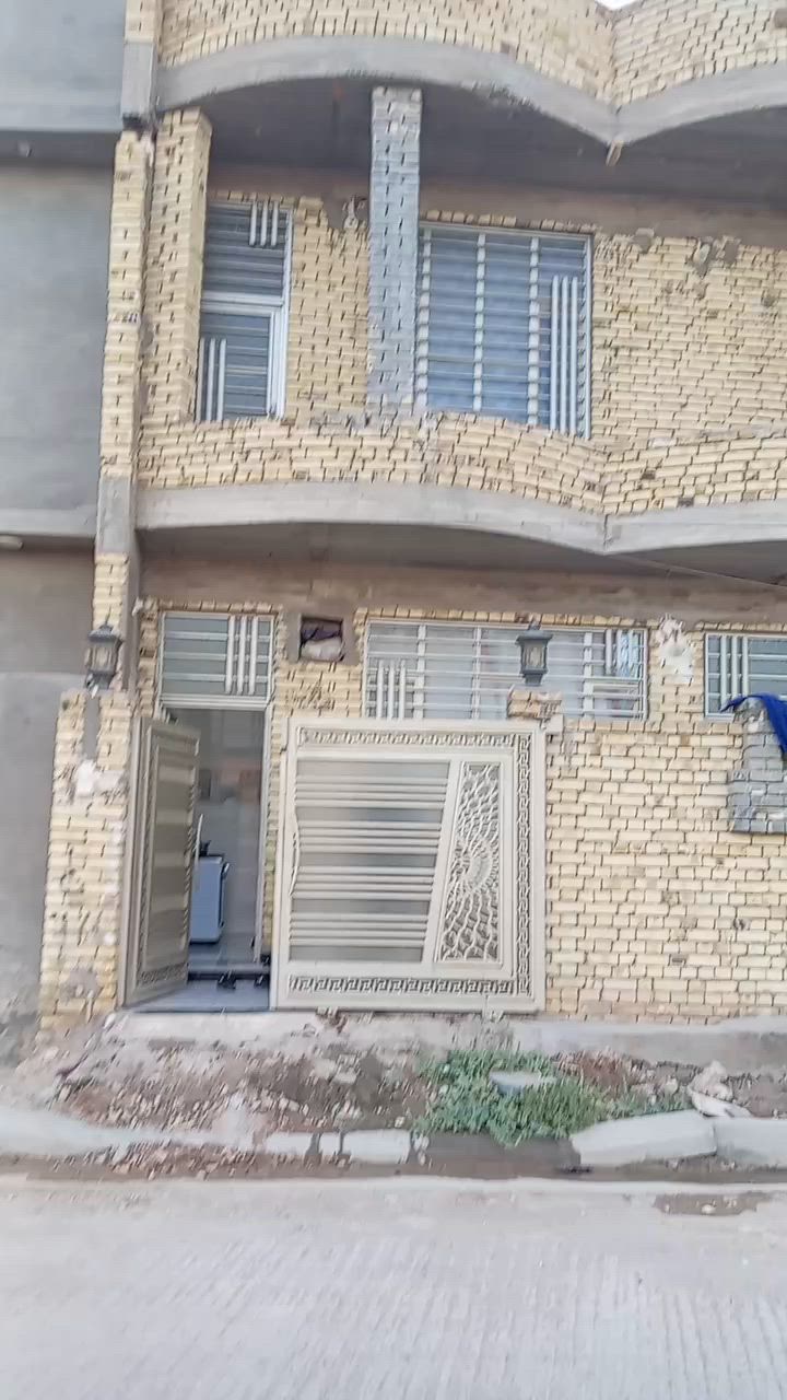 مشتمل للبيع مساحته 100متر مربع بنا حديث فوول مواصفات
الطابق الاول غرفه واصاله واستقبال ومطبخ وحمام
الطابق الثاني 3غرف نوم
حي الجامعه الاستاذه
ملاخظه البيت مطلوب إسكان 35
الاستفسار الاتصال
***********
