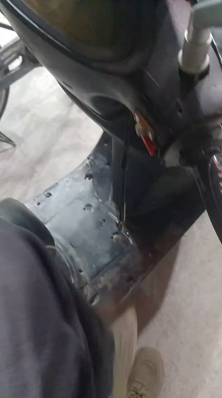 دراجه فراشه فحل كلشي شغال بيها كهربائيات شغاله سلف هندر اضويه محرك مافتوح بس مضهرها الخارجي شويه تعبان غير كلشي مابيها وسعرها 300 وبييها مجال وخادم


**إذا كنت صاحب هذا الإعلان وتريد حذفه لأي سبب، رجاءا أرسل رسالة إلى الدعم الفني**