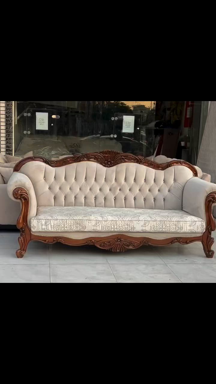 قنفه ملكيه متكونه من ٣ نفرات نضافه 100/100
عنوانه اربيل زانكو ٩٩ قرب مطعم كص سنگر يوجد توصيل ال بغداد وباقي المحافظات الأخرى ***********
واتساب فقط علي
