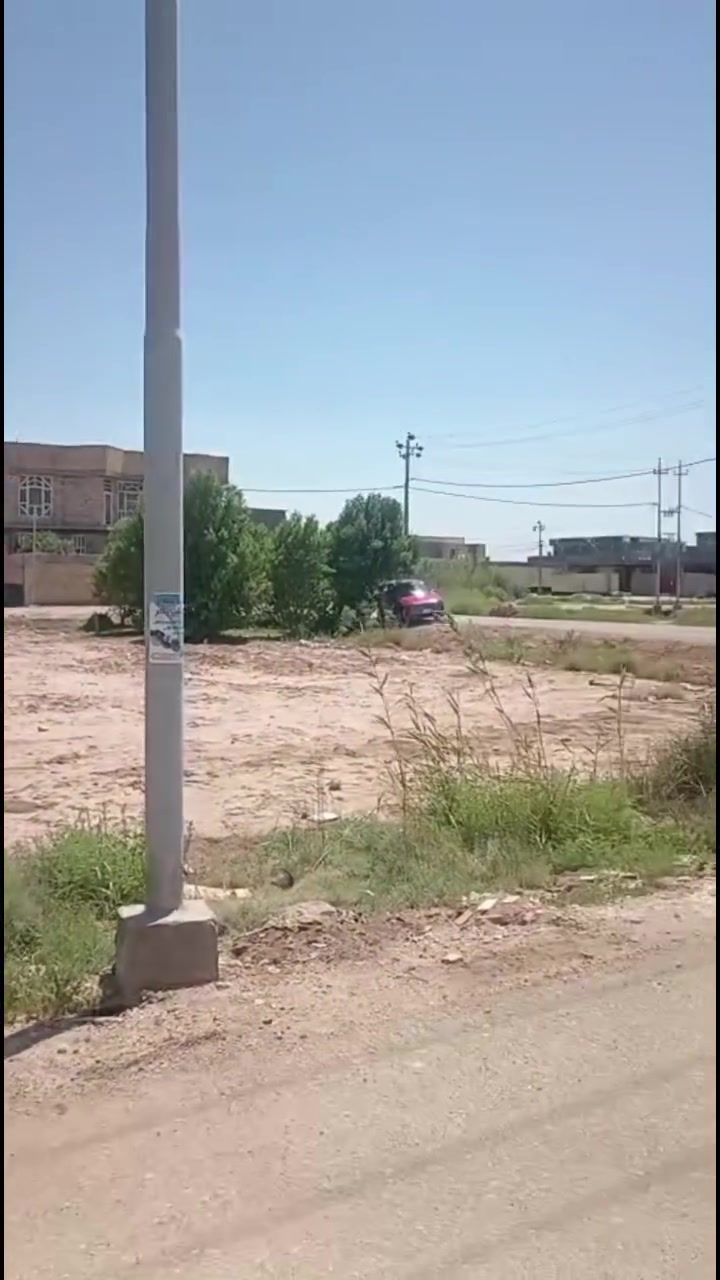 ✨ عقارات الأسد ✨

🏡 للبيع – دار سكنية بناء درجة أولى

📍 الموقع: بابل – قضاء المحاويل – حي الضباط

📐 المساحة: 150 م²
📄 السند: طابو ملك صرف

🏠 المواصفات:
 • بناء حديث طابقين بتشطيب درجة أولى.
 • واجهة 6 م × عمق 25 م.
 • 🌳 تقع أمام حديقة خضراء تمنح إطلالة جميلة وأجواء هادئة.

🔹 الطابق الأرضي:
 •  استقبال.
 • غرفة نوم 
 • صالة 
 • مطبخ.
 • مجمع صحيات داخلي.
 • صحيات خارجي.
 • كراج كبير.

🔹 الطابق الأول:
 • غرفتا نوم.
 • صالة.
 • مجمع صحيات.

✅ منطقة سكنية هادئة ومخدومة، وتتوفر فيها جميع الخدمات، وموقع مميز مناسب للسكن العائلي.

📞 للاستفسار والتواصل عبر صفحة عقارات الأسد او الاتصال على الارقام التالية:.

***********/ ***********
