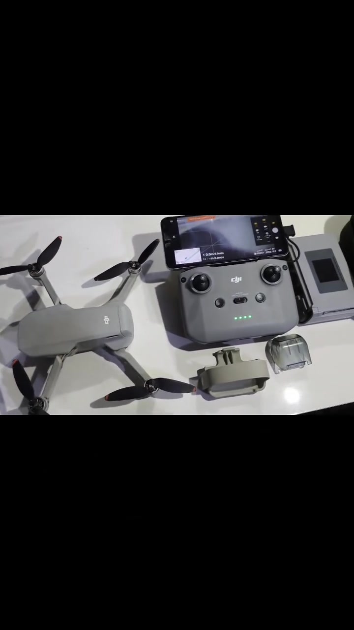 السلام عليكم
dji mini 2 4K
معروفه ميحتاج اكول مواصفاتها 
"""*"""*"""""*"""""*"""*"""*""""""*"""""*
ملحقاتها 
بطاريات 2 
قاعدة بطاريات
حماية ريش
جنطة قياسها
""""""""""""""""""""""""""""""""""""""""""""""
بيها ذراع مبدل والدرون حلوه وتطير كلشي مابيها 
"""""""""""""""""""""""""""""""""""
السعر 450 وبيها مجال
مكاني ـ كربلاء ـ طويريج 
ماعندي توصيل تعال وتدلل .
تواصل *********** .
او علق اراسلك
