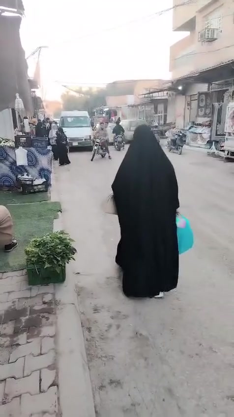 محل منزليه للبيع السبب عدم التفرغ محل شغال خير من الله وهسه جايته زياره الاربعينيه داخل السوك كربلاء حي العباس الفرع الثالث قرب مكتبة الفانوس السعر7 وبيه مجال الاستفسار اتصل ‏‪***********‬‏
