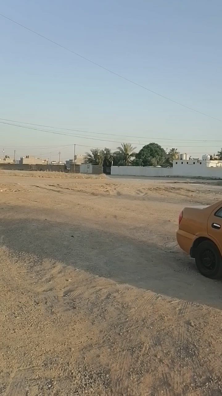 بيت للبيع مساحه 200 متر بناء حديث فول مواصفات دكتات تبريد مركزي طابقين
 الطابق الارضي استقبال ومطبخ وهول موزع وغرفتين نوم وصحيات
والطالبق الثاني هول وغرفتين نوم وصحيات درج داخلي ودرج خارجي مقابيله شارع عريض مقابيل المعهد التقني سعره 135
***********
