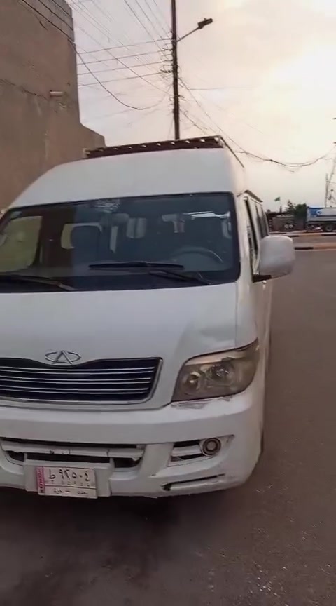 بيت للبيع مساحه 100 متر طابو صرف طابقين الطابق الاول غرفه وستقبال وهول ومطبخ وصحيات طابق ثاني غرفتين وحده كامله ولثانيه هيكل+ وهول+ وحمام عنوانه بصره دور الشرطه شارع سيد سعر 120 وبي مجال للستفسار ***********
