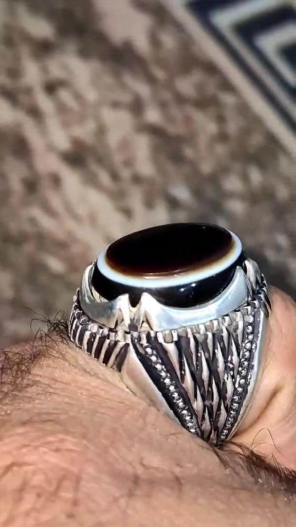 نوااااادر الجزع الأصيل 
صياغة الملك بمبع لتواصل 
***********

