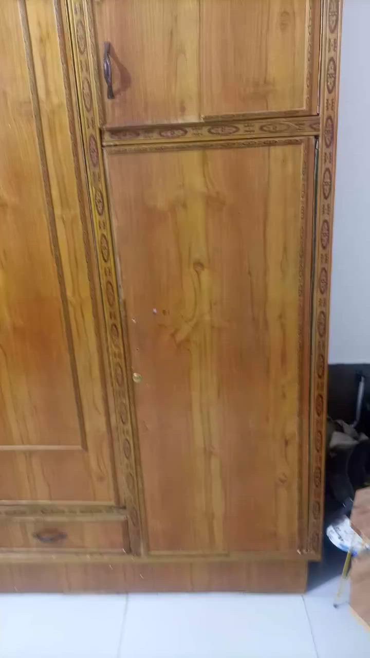 سلام عليكم
غرفة نوم 4 ابواب كاملة 
كنتور 3 ابواب 
تخم 7 مقاعد 
سعرهن 500 الاستفسار *********** واتساب 
مكان بغداد الامين قرب بانزين خانة الجبهة
