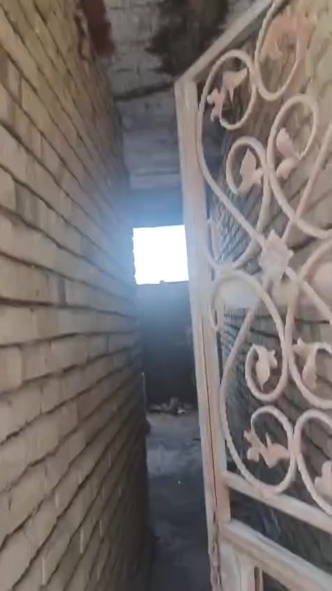السلام عليكم 
هيكل للبيع 50م طابقين يحتوي على ثلاثة غرف وصحيات واستقبال.. 
العنوان حي البساتين شارع احمد الوائلي قرب الشارع العام  مقابل بانزين خانة سما بغداد،  السعر 70 
للاستفسار ***********
