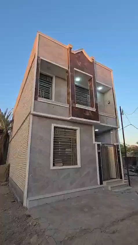 ‏السلام عليكم دار 🏫 للبيع كربلاء حي العباس حولي فرع الثالث الدار مساحة 80 متر طابقين بناء درجة أوله 
‏عدد الغرف 3 + صالة استقبال  + حمام عدد 2 حي العباس زراعي سند 25  للاستفسار اتصال رقم الهاتف 
‏***********
