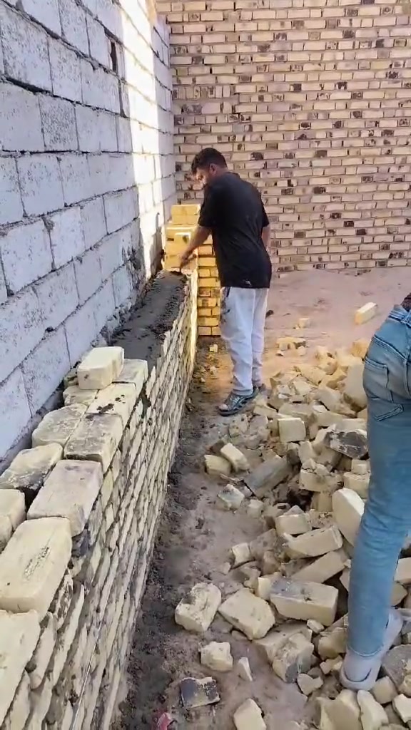 السلام عليكم خلفه سراميك بنيان تطبيك فرشي اعكاده تأسيس ماي مجاري كهربائي كلشي اشتغل وشغلي مضيوط متفرغ حالين وستلام مهندس الستفسار *********** بي واتساب
