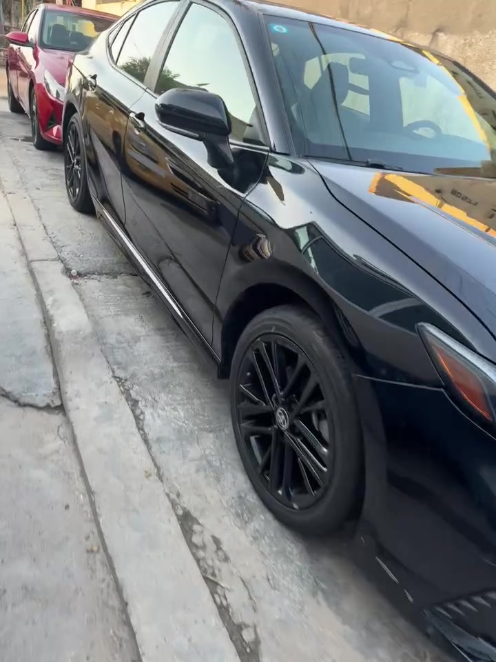 للبيع 
 كامري SE Hybrid 2025
حادث مثل ماموجود  بلصور بدون تبديل بدون صبغ 
📍 الموقع:  بغداد الدوره ابو دشير 
السعر :- علق ويجيك مباشره 
📞***********  

* ماشيه  : 15500 مايل 
فقط 
( Eco / Normal / Sport )ثلاث انضمة قياده 

* رادار أمامي+ تحديد مسار  + قياده ذاتيه + تحذير تصادم 

* حساسات النقطة العمياء بالمرايا (Blind Spot Monitor)

* مثبت سرعة ذكي+ نظام المحافظة على المسار
* كاميرا خلفية دواره  

* Apple CarPlay و Android Auto
HAND BRAKE + AUTO HOLD

* شاحن لاسلكي + منافذ شحن TYPE Cسريع 

* السيارة نظيفة جداً وحالة الوكاله وجاهزة مابيها اي نقص
الي يريد صور الحادث يراسلني خاص فقط بارد بلجاملغ والبنيد شويه
