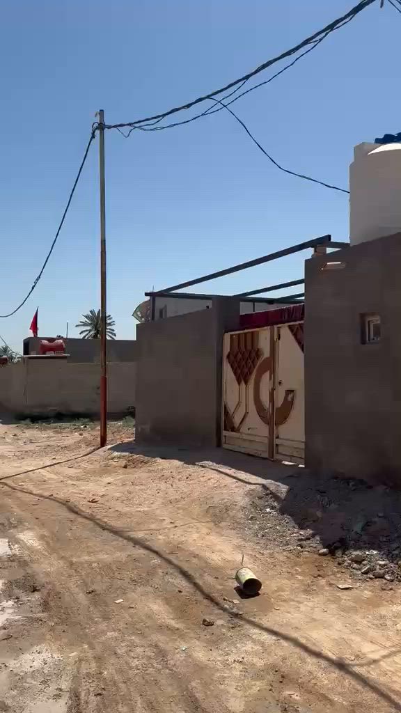السلام عليكم بيت للبيع في الكوفه براكيه مقابيل شارع المطار القديم مساحه ١٦٠ متر التفاصيل اكثر للتواصل مع الارقام ***********
