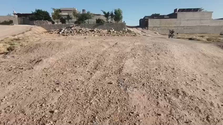 سلام عليكم قطعه ركن علاشارعين في حي الوحده فرع جملون قرب مولد ابو صكر مساحه أكثر من 300 اتصال ***********
