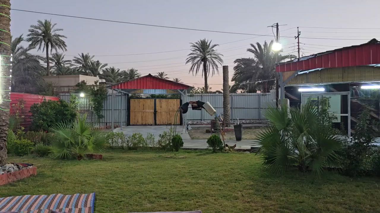 عدي مزرعه كامله و بيها جميع الحمضيات بأنواعها و عنب و رمان شنو الي بالك بيها و بيت مساحه ١٢٠ متر كامل  سكنيه  مكانه كلش حلو و مميز في باوي مساحه ١٨٠٠ متر طابو ملك صرف عدي اسهم كبل احولها بسمك واجه ٣٠ و نزال ٦٠ للاستفسار ***********
