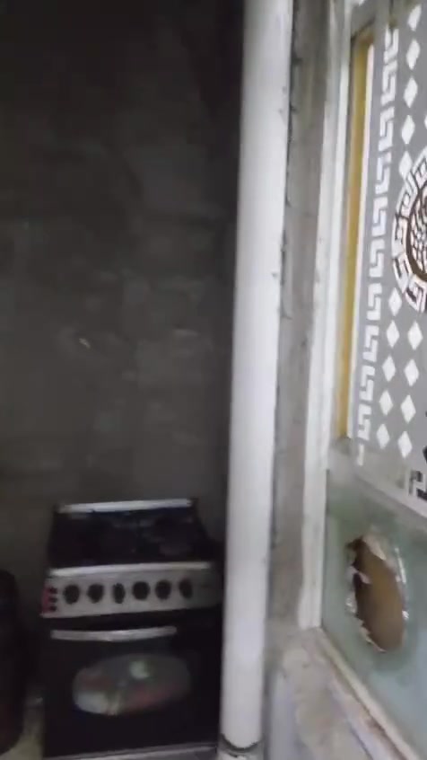 بيت للبيع مساحه 105م واجهه 7500م والباقي نزال بناء حديث وجديد توجد كل الخدمات بلظباط الثانيه  وبلقسط 50 مقدمه 25 والباقي شهريه 500 لاتصال ***********
