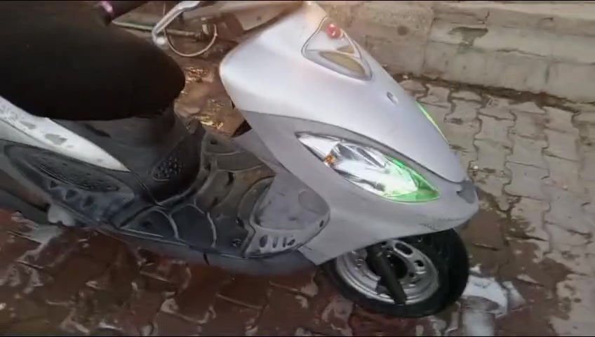 بسم الله الرحمن الرحيم 
دراجه كامكو للبيع 
موديل 14
نضيفه جداً 
مثل ما موضح بالفيديو 
المكان ذي قار الرفاعي 
صوب بني ركاب حي الأمير 
السعر 650وبيه مجال بسيط 
للتواصل الاتصال على الرقم 
الموجود بالاعلان 
***********
او مراسله الصفحة 
#هادي_الحجيمي
