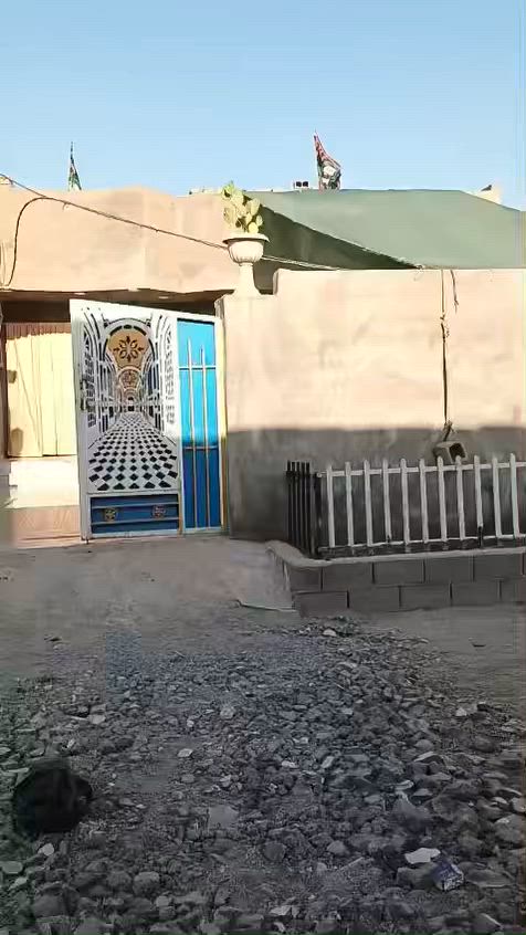 سلام عليكم بيت بحي لبتول شارع ابو ثلاجات مجاور حسينيت حجي راضي لبيت 250 متر زراعي لبيت كامل رفت طابوك صب مسلح لبيت خير من الله كامل عرضينه 130 وبي مجال ستفسار ***********
