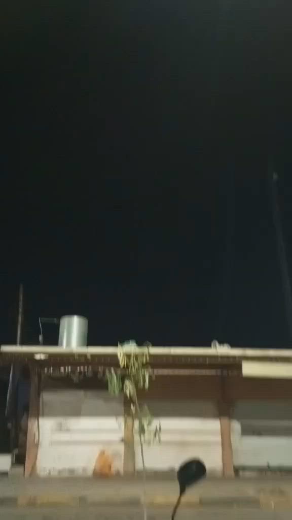 ماطور للبيع كلو شغال رماش ايشاير سلف هورن ربع ماتصرف عليه تحريكة ومعدل فول مكاني جانب الايمن ***********السعر 300
