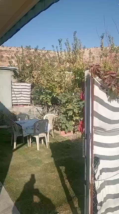 تحيه طيبه  .. بيت غرفتين وصاله وخدمات وحديقه بموقع مميز قريب على سوق شقلاوه ايجار شهري فقط للاستفسار الاتصال *********** متوفر واتساب
