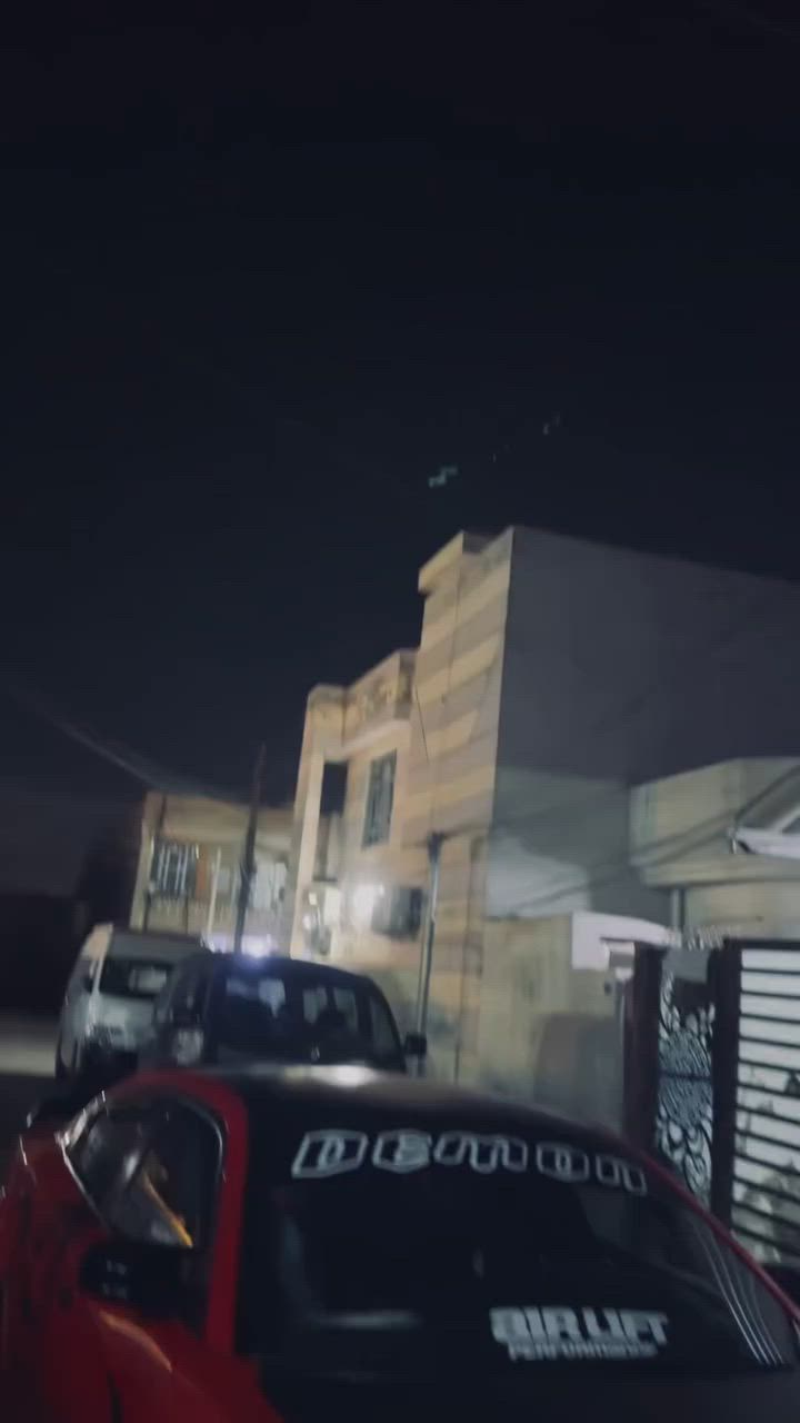 سلام عليكم شباب جارجر هيلكات وايد بدي موديل ٢٢كل تفاصيله داخل الصور بيع او مراوس بشي اقل ***********ادور فرق
زين او بيع حاضر اني 
مكانه بغداد زعفرانيه ***********
