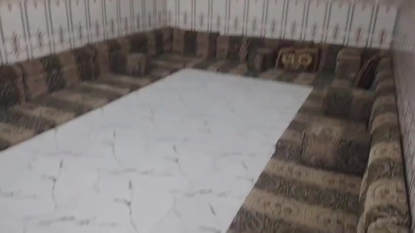 بيت للبيع في نزلة لواء حنين شارع البوكشي قرب الحسينيه الصفره
بيت اساس بتلو و بناء بلوك كنر و السقف عگاده 

و ارضيه بورسلين ، صحيات داخليه و خارجيه 

غرفتين و مطبخ و استقبال المساحه 240متر 

للاستفسار 

***********
