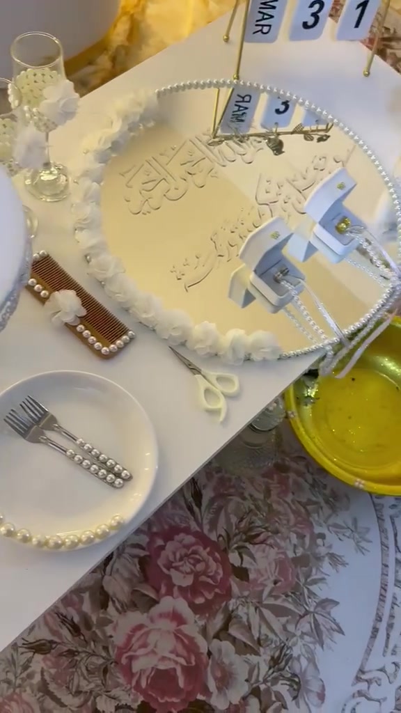 كوشة عرس او خطوبة للبيع بل كامل موديل راقي جدا و كوالتي عالي رقم الهاتف *********** وتساب النقل عليكم مكاني ديالئ
