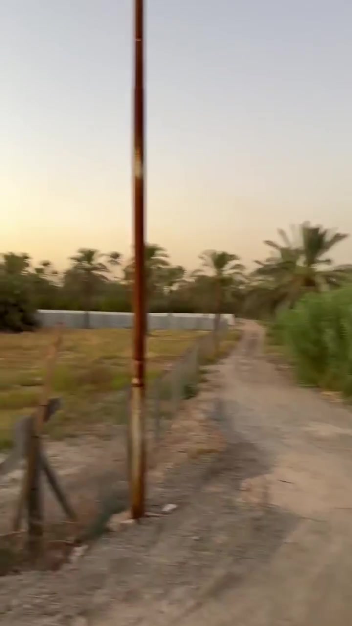 السلام عليكم دونم للبيع طابو ملك صرف واجهه 34 يحتوي على نخيل  مجمعات مزارع صاير مباشر على سده الرئيسيه مال المدائن قرب مطعم حجي زوين يرهم مزرعه يبعد عني الشط 20 متر للاستفسار اكثر ***********جهاد الشمري

