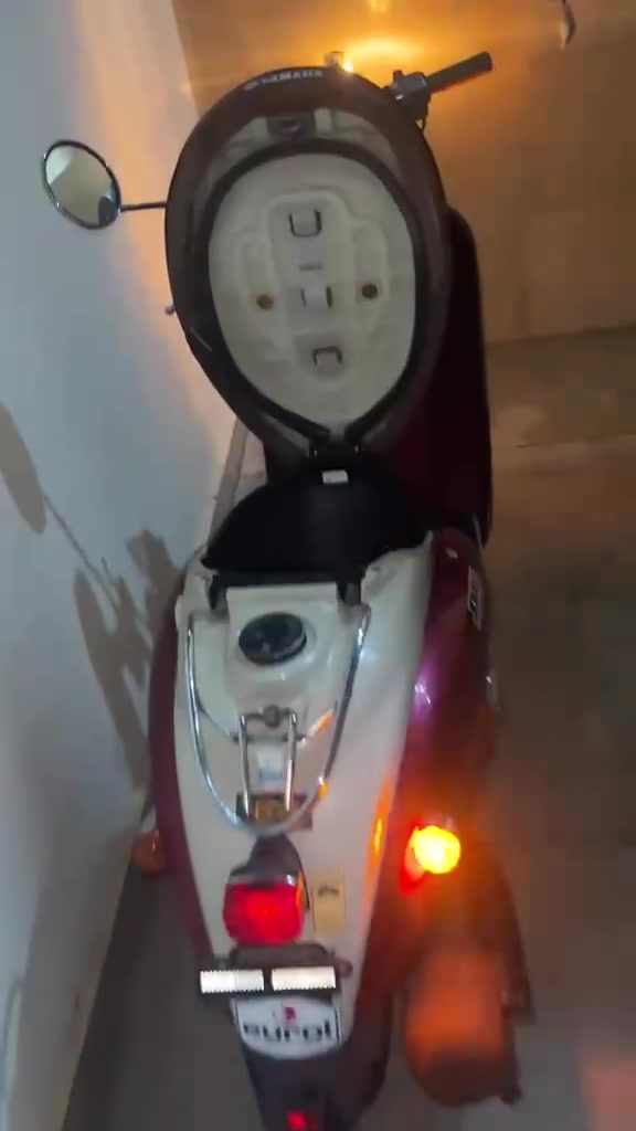 سلام عليكم دراجه عبد حليم كلاسك فحل كفل اكسن للبيع دراجه مل ربه صالي شعر من منزله من ربه ماشيه 28الف السعر 650 و بيه مجال عنوان بغداد حي القاهره رقم الهاتف ***********
