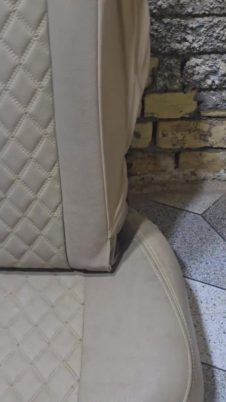 كشنات شارجر من موديل ١١ ال ٢٣ نضفات عسلي خمل ومغلفات جلدتلبيس السعر ٢٠٠الف مكانهن الغراف الاستفسار على الرقم ***********
