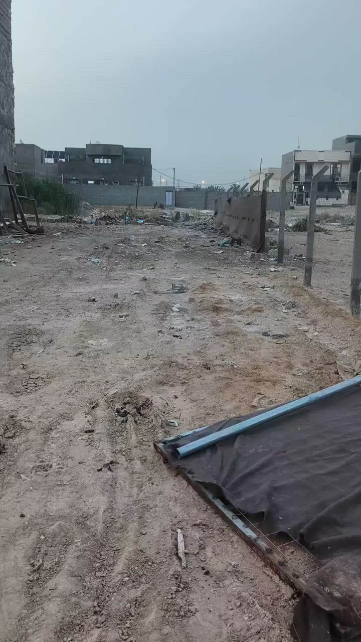 قطعه ٣٠٠ م سند ٢٥
واجه ١٠ العنوان كربلاء الحر شارع مجمع الذهبي قرب بلديه القديمة 

***********
