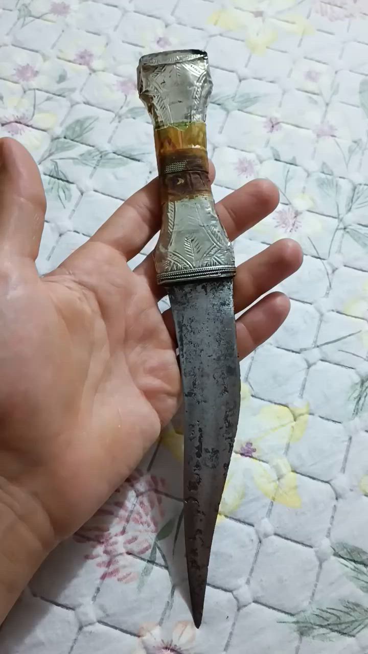 للبيع شبريه قديمه القبضه بيه تغيفه فضه بس جه وحده مغلفه مكاني شطره


**إذا كنت صاحب هذا الإعلان وتريد حذفه لأي سبب، رجاءا أرسل رسالة إلى الدعم الفني**