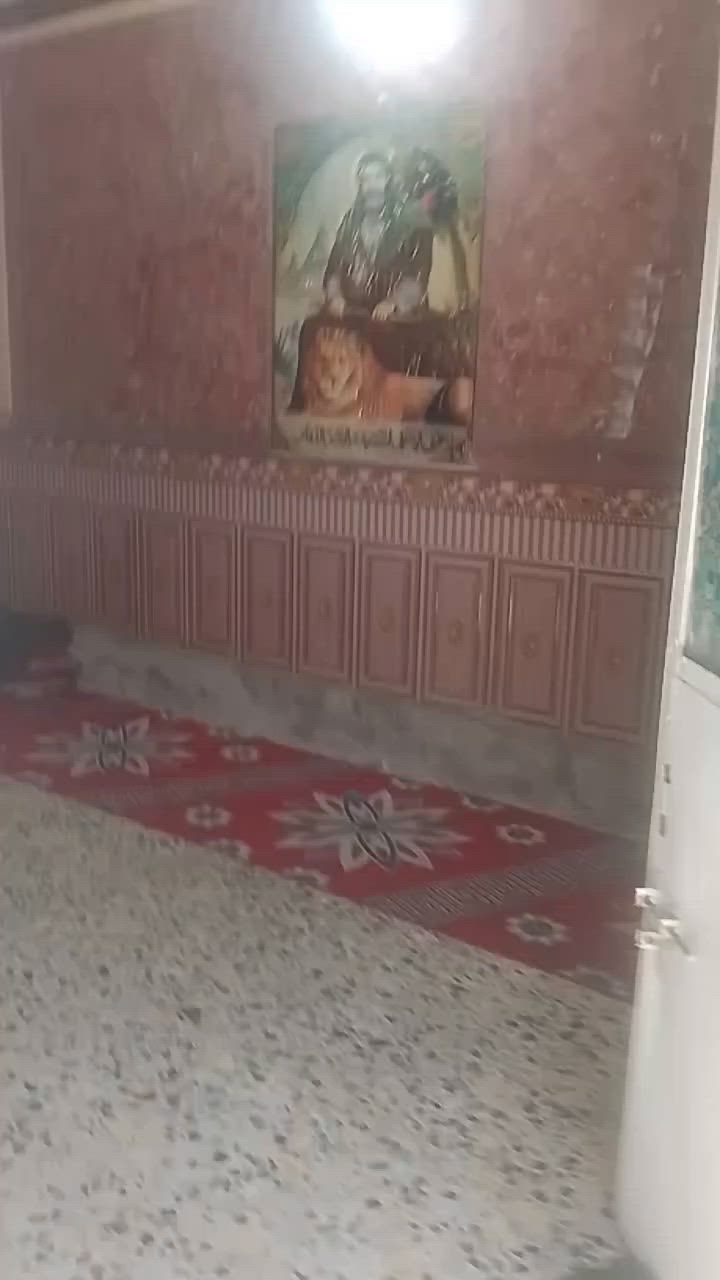 السلام عليكم دار البيع بحي طارق بالوسط قرب حسينيه ابو صالح بيت مساحه  110 بي 3 غرف ثنين فوك وحده جوه وصاله فوك وصاله جوه سعر 70 وبي مجال الاستفسار ***********
