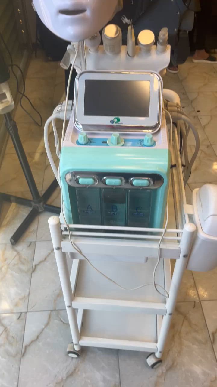 جهاز هيدرو مستعمل شي قليل للبيع ويا كل ملحقات الجهاز نضيف الى درجة الي يريد ياخذه ع فحص الجهاز واحد فقط فقط 
السعر
350وبيه مجال حك جية ***********واتساب ورقم الي يحب يراسلني ***********
