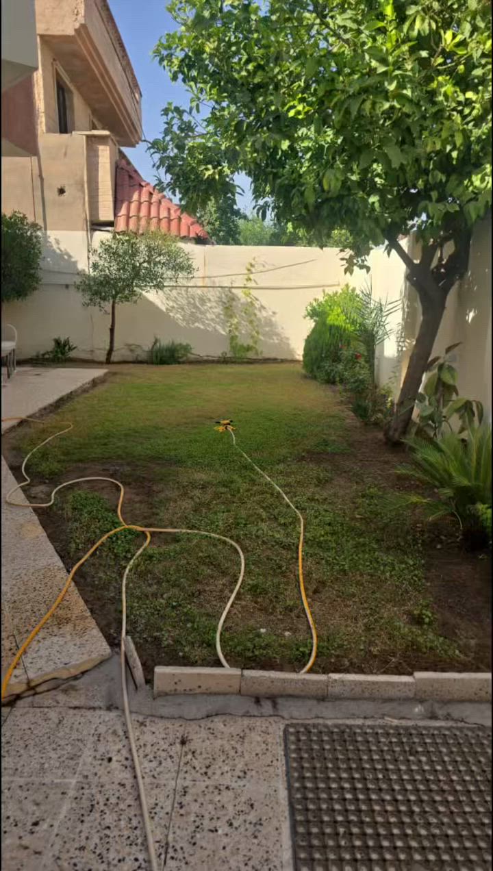 دار للبيع  حي السكر  قرب حجامه اليمامه

المساحة 320 واجهة 15 متر واقع حال 340 متر واجهة  17 

 مكون من طابق واحد  محدث. غرفتين نوم هول  صحيات مطبخ 

شروق تام 

السعر 825 الف للمتر 

للاستفسار اكثر مراجعة مكتب العمران سايدين السكر

***********
***********
