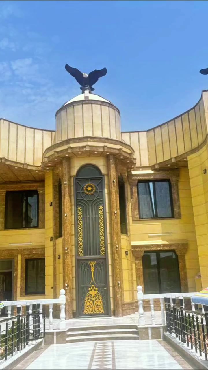 بسم الله على بركة الله

هل تبحث عن النظافة المثالية... والراحة الحقيقية؟
مع شركة البيت النظيف، نقدم لك خدمات تنظيف احترافية... تغطي كل ما تحتاج إليه، بدقة وجودة لا مثيل لها!

نحن متخصصون في تنظيف المنازل... المكاتب... والمنتجعات.

🧼 تنظيف يومي، أسبوعي، أو حسب الطلب.

خدماتنا تشمل:
تنظيف الأرضيات، تعقيم الأسطح، تنظيف المطابخ والحمامات، إزالة الغبار... وحتى تنظيف ما بعد البناء أو الانتقال.

نستخدم أحدث الأجهزة، وأفضل مواد التنظيف الآمنة والصحية.

فريق عمل مدرّب ومحترف، يلتزم بالمواعيد ويهتم بأدق التفاصيل.

لأن راحتك تبدأ من النظافة...

📞 احجز الآن عبر الرقم: ***********
أو تواصل معنا على واتساب.

📍 نخدم جميع مناطق بلد بغداد وضواحيها.

شركة البيت النظيف...
لأن النظافة عنوان الراحة والثقة.
نلقاكم بعد الأربعين دمتم بخير وزيارة مقبولة #بلد #بغداد #explore  #العالم
