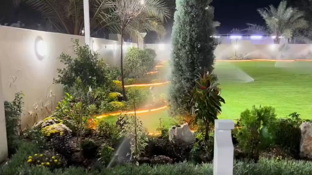 بسم الله الرحمن رحيم  اللهم صل على محمد وال محمد يوجد لدينه تزين الحدائق وزرع الشتلات ب ما انواعهه

