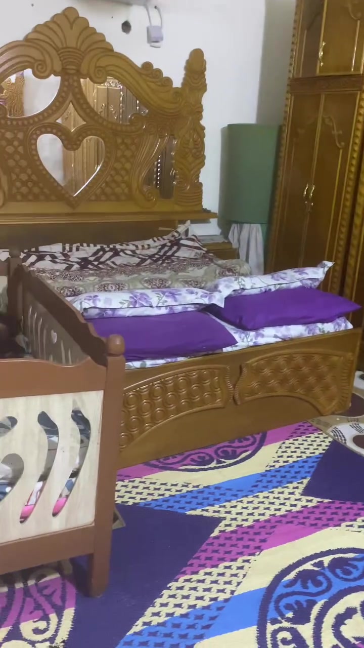 السلام عليكم عندي بيت تجاوز بالامين الثانيه ركن قريب ع شارع العام كلش مساحته ١٧٥ بسعر ٢٥ ر***********
