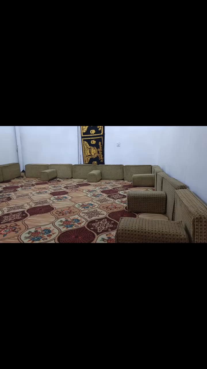 جلسه عربيه للبيع
عدد المساند 20 
عدد المراكي 6 
السعر  125 وبي مجال 
***********
