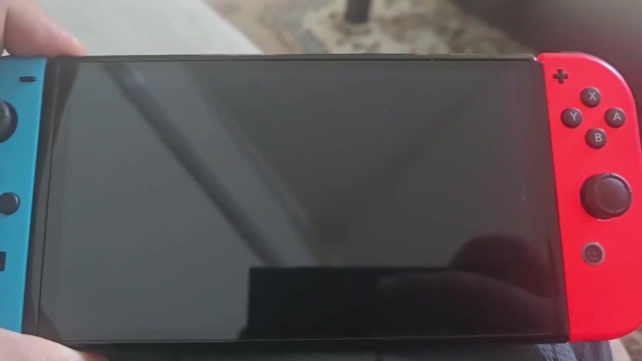 السلام عليكم 
نيتندو سويتيش اوليد  مهكر Nintendo Switch OLED 
ذاكرة :512 من سان ديسك 
وياه جوستكين مثل ما موضحات بالصور 
الجهاز نظيف جداً ولا شخطة ومن تجي تفحصة وتشوف نظافتة
مهكر وجاهز اونلاين واوفلاين وبيه الالعاب اللي بالفيد ، وأي لعبة ثانية تريدها ممكن انزلها الك 
السعر :475 الف قفل ، عجبك السعر تفضل خاص 
ما عجبك اعتبر نفسك ما شفت البوست
***********
