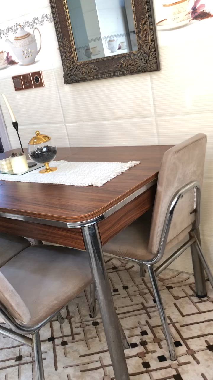 ميز و 4 كرسي بو فروشتن زور تازه و خاوينه و ميزةكه كةورةش اكريتةوه بو 6 نةفةري


**إذا كنت صاحب هذا الإعلان وتريد حذفه لأي سبب، رجاءا أرسل رسالة إلى الدعم الفني**