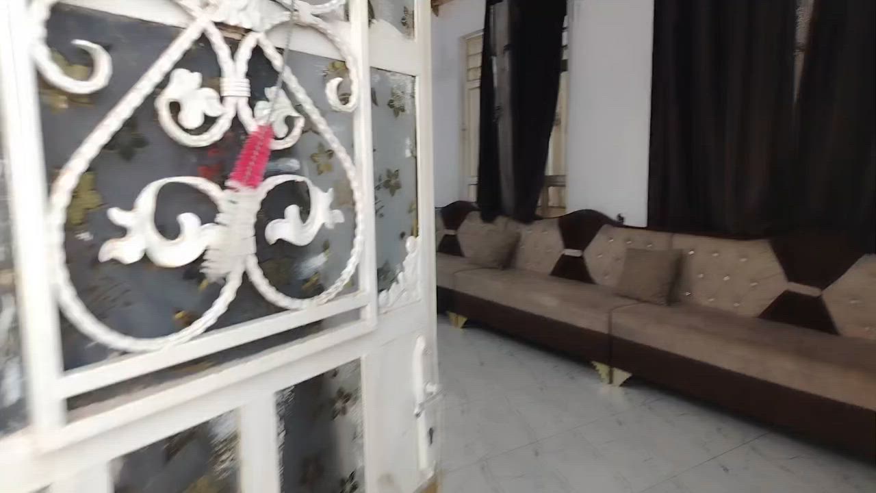 السلام عليكم ورحمة
بيت مساحة 200 متر واجهة 10 أمتار طابو سند 25 يحتوي على غرفتين نوم واستقبال ومطبخ وحمام وصحيات خارجية بناء جديد قبل 3سنوات خدمات كامله ماء وكهرباء ومجاري وتبليط مدارس واسواق العنوان المدائن منطقة الجعاره مقابل المستوصف الصحي السعر 85 قابل للتفاوض.. 
للتواصل *********** مكتب القمه للعقار غير متواجد على الفيس يتوفر واتساب
